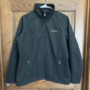 Columbia Women's Black soft shell Jacket